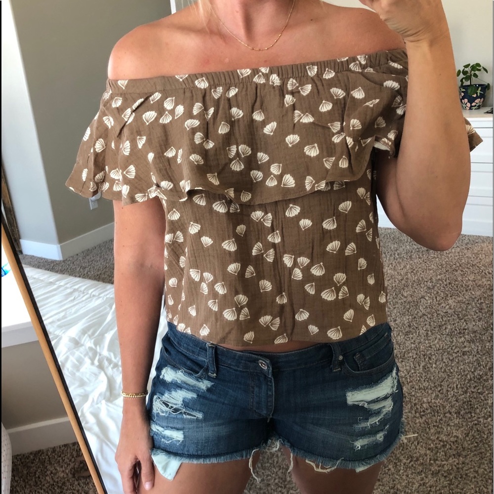 Rylee and Cru off the shoulder seashell top